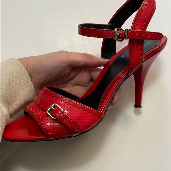 Fendi Red open toe heels with adjustable straps - Picture 7 of 13